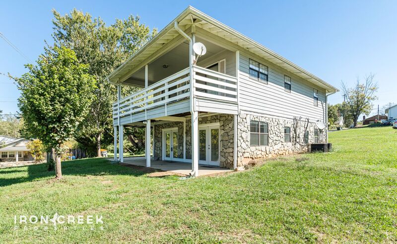 Woodfin House: 23-B Brookdale Road