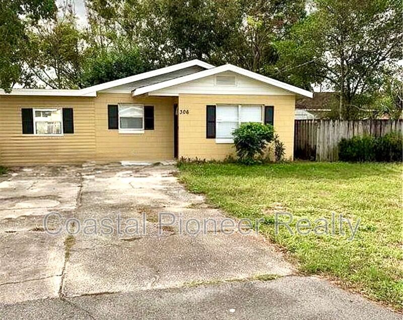 Auburndale House: 306 Congress Ave