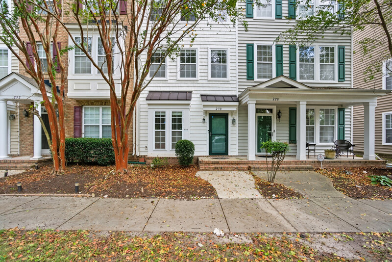 Portsmouth Townhome: 230 Paradise Drive
