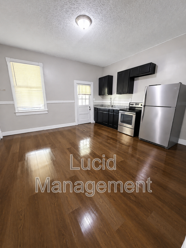 Louisville House: 420 Montana Avenue