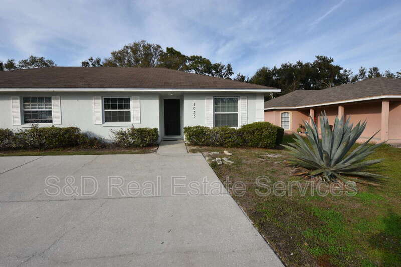 Lakeland House: 1035 Fox Lake Dr.