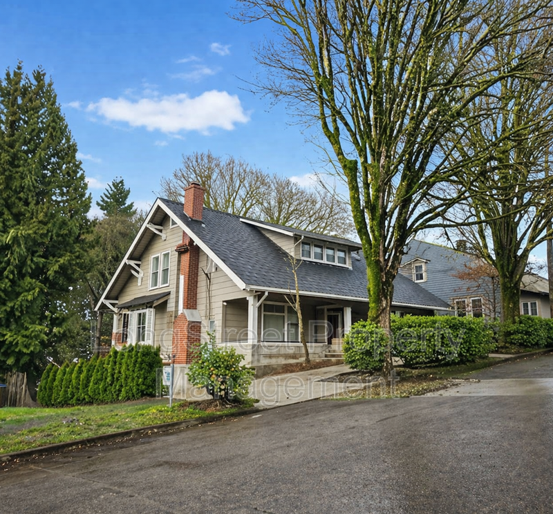 Portland House: 3926 S Water Ave