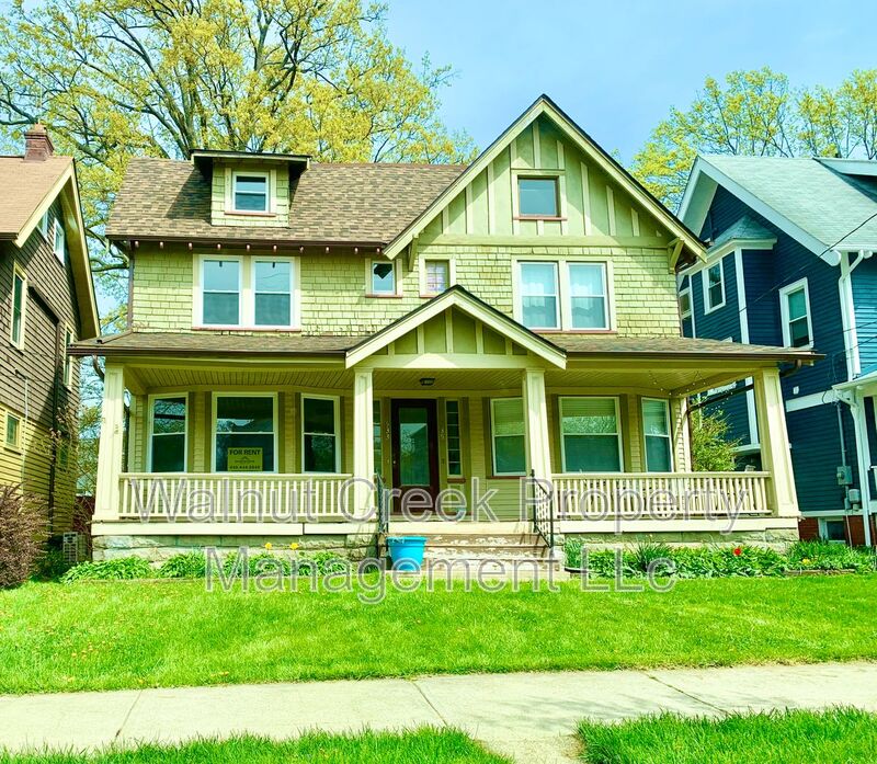 Lakewood Condo: 1533-1535 Mars Ave