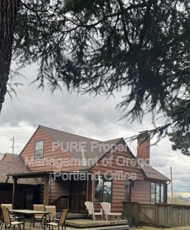 Portland House: 4751 N Willamette