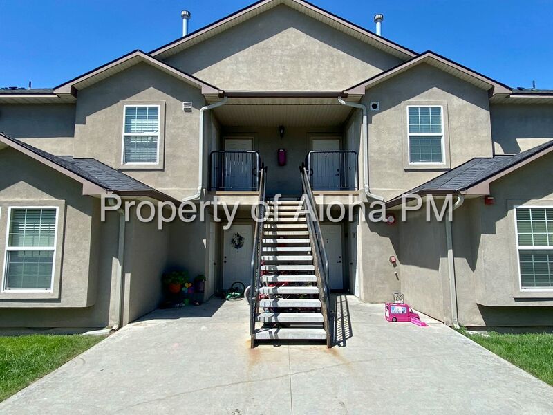 Meridian House: 1053 W. Pine Ave