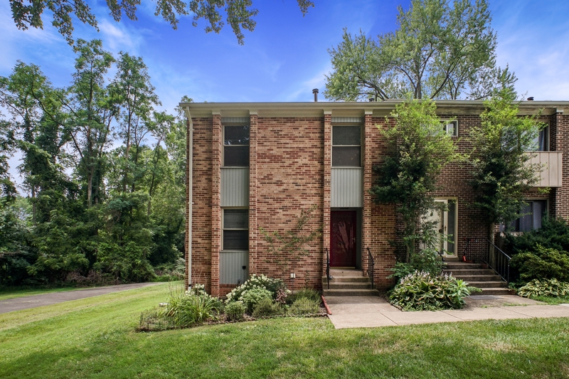 Annandale Townhome: 5128 Cliffhaven Drive