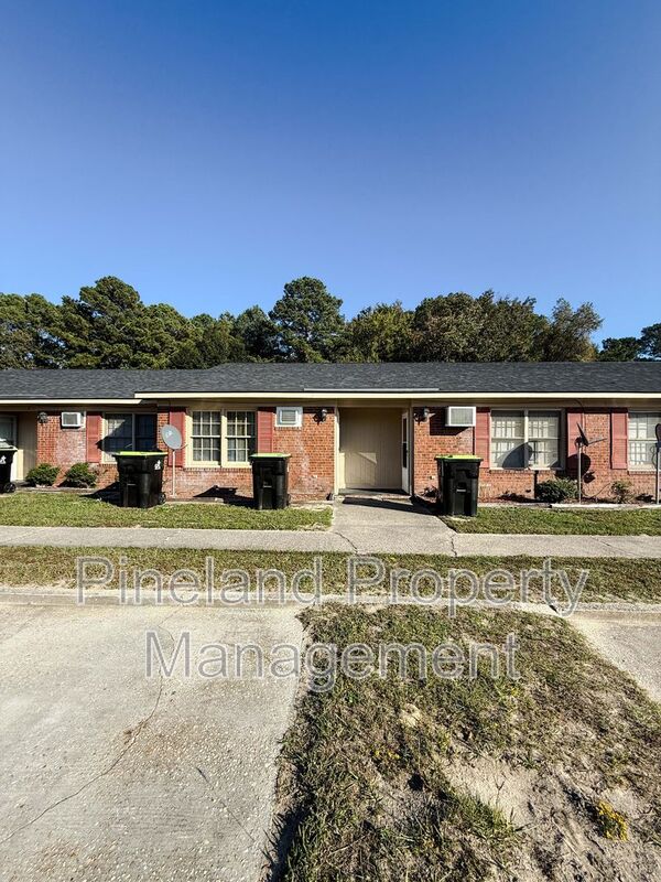 Fayetteville House: 3241 Willard Dr.