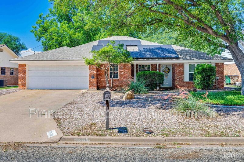 San Angelo House: 3108 Oak Forest Dr