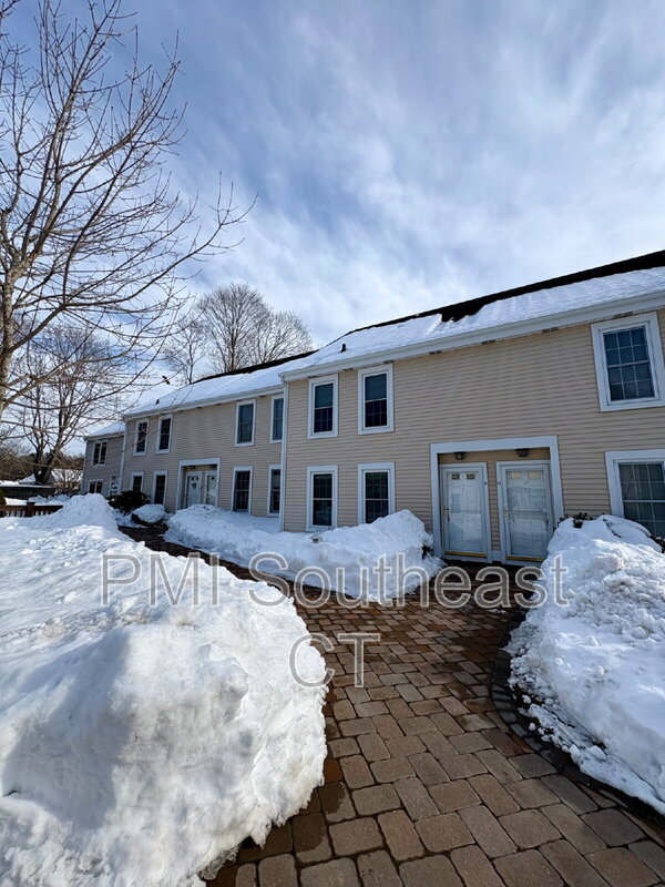 Waterford Condo: 54 Rope Ferry Rd