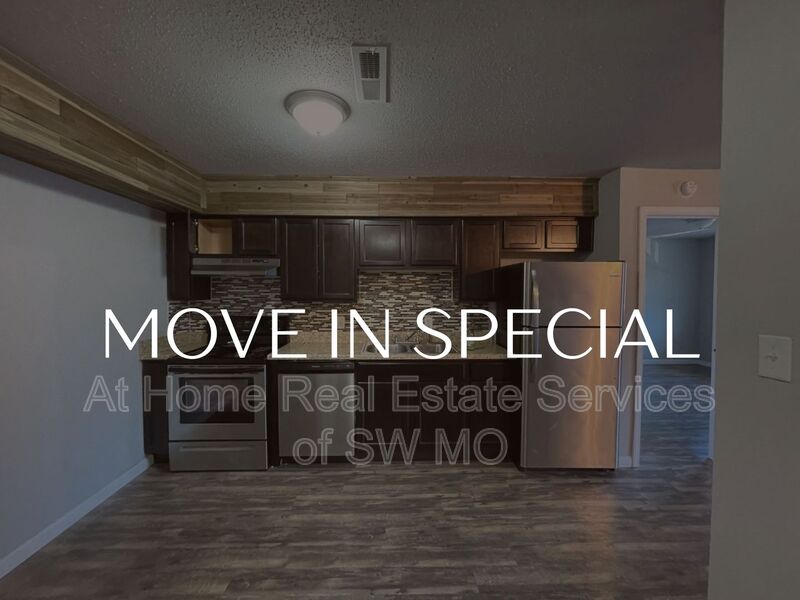 Springfield Condo: 712 E Sunshine