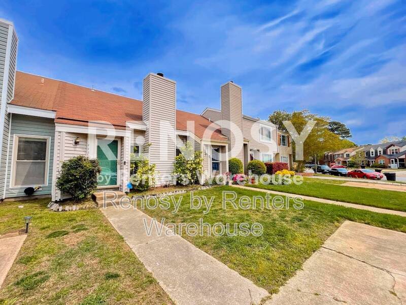 Virginia Beach House: 445 Falling Lane