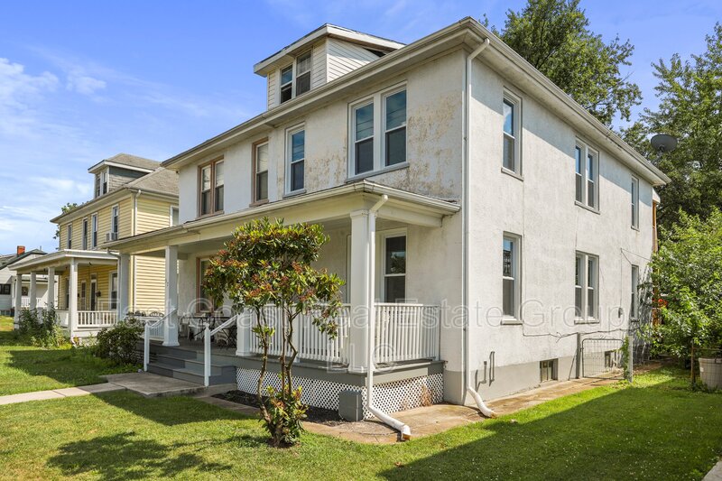 Hagerstown House: 39 W Wilson Blvd