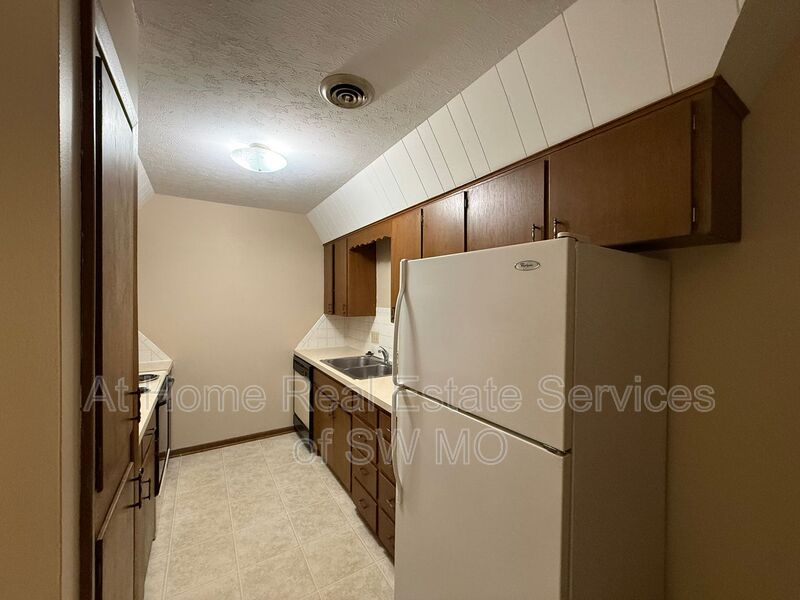 Nixa Condo: 1920 Bellerive