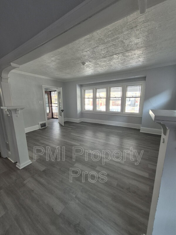 Milwaukee Condo: 2517 West Hadley Street