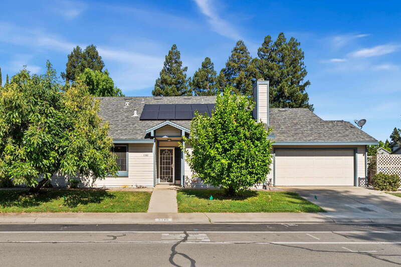 Elk Grove House: 5740 Laguna Park Drive