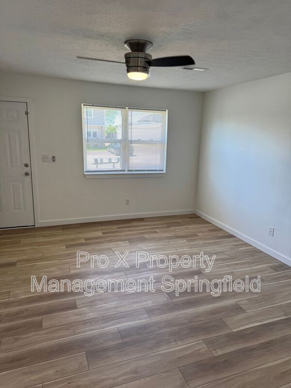 Ozark Townhome: 615 East Bain Street