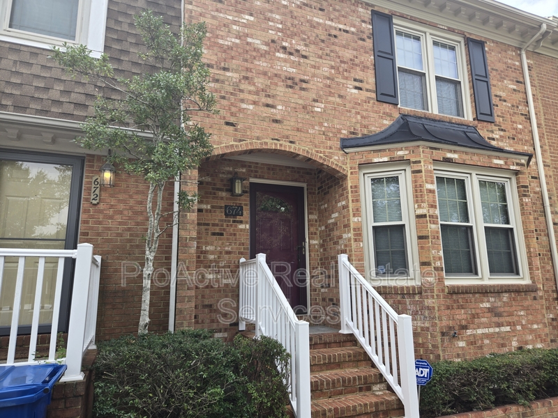 Virginia Beach Condo: 674 Lord Dunmore Dr