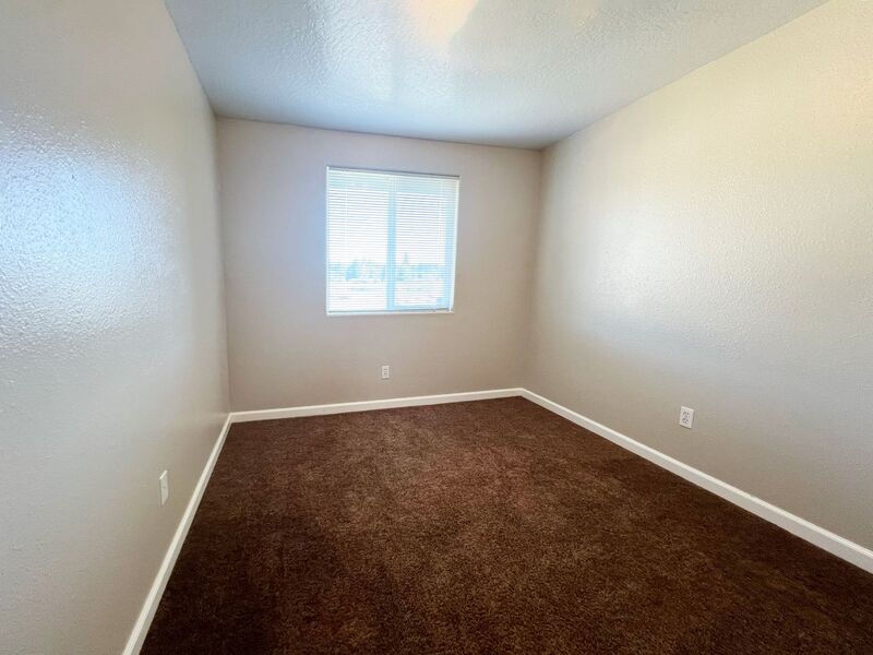 Photo 22 of rental home at 782 North Cloverleaf Loop