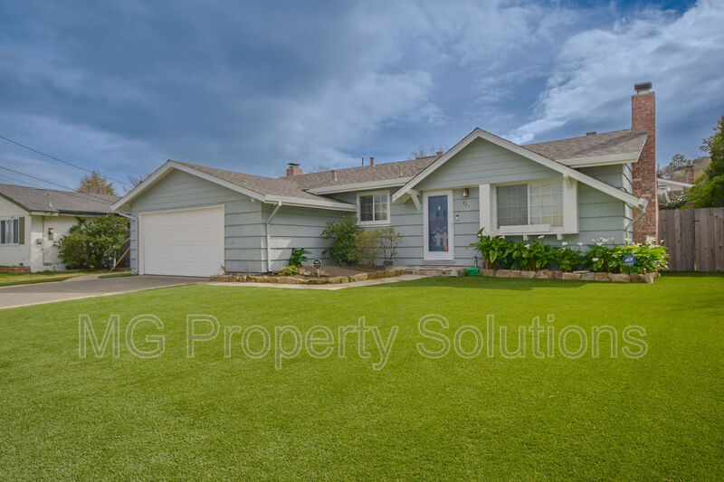 Novato House: 521 Rowland Boulevard