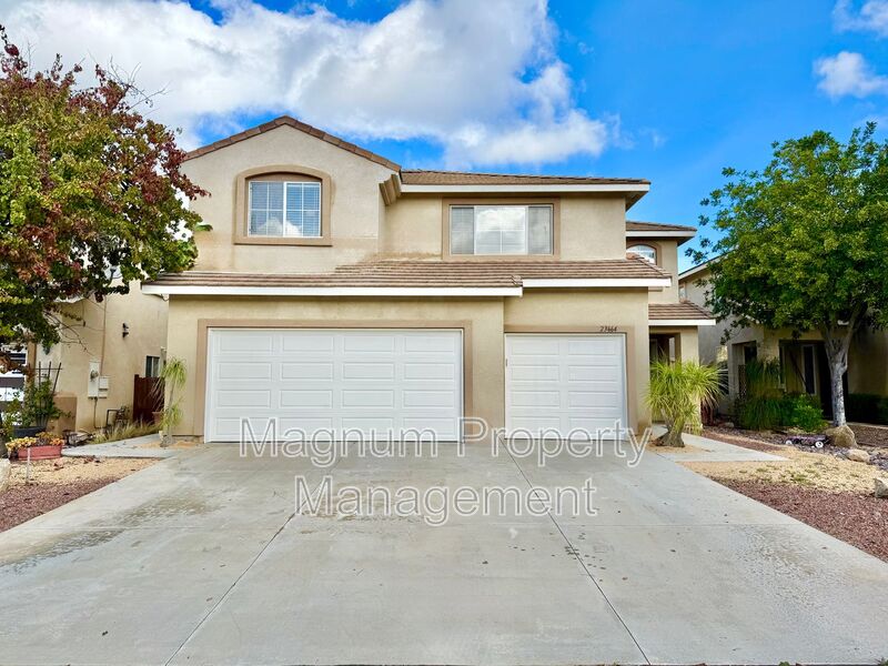 Murrieta House: 23664 Groveland Pl.