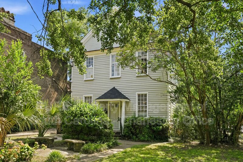 Charleston House: 51 Smith St