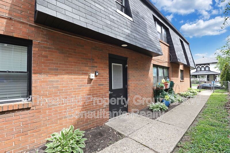 Columbus Condo: 1170 Bryden Road