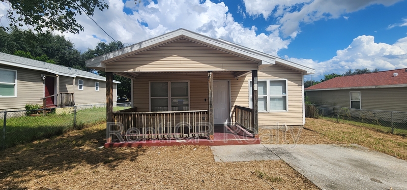 Tampa House: 3805 Carroway Street
