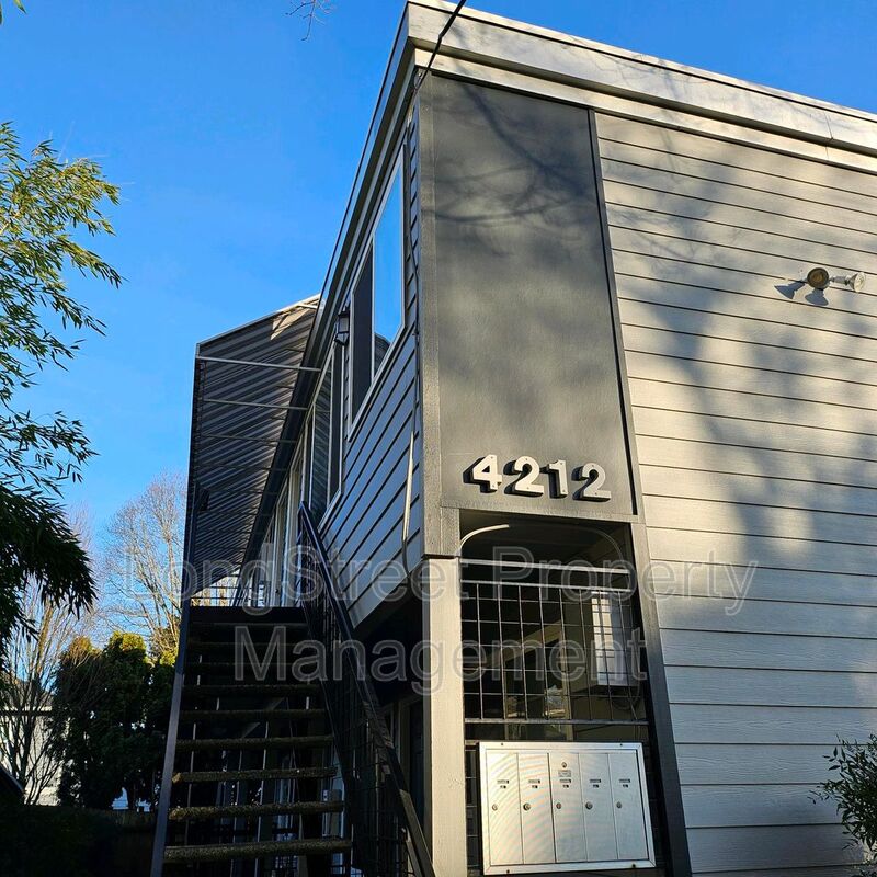 Portland Condo: 4212 SE 15th Ave