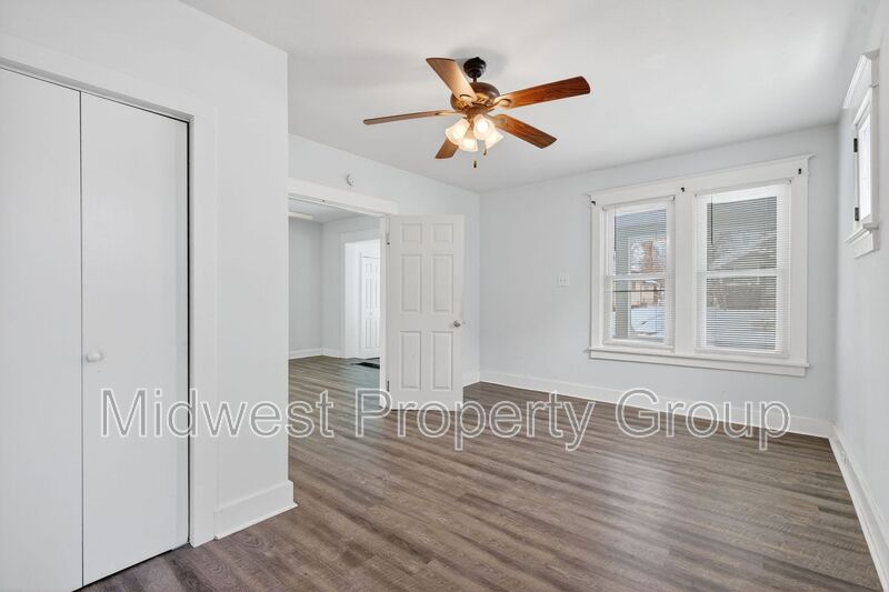 Overland House: 8962 Burton Avenue