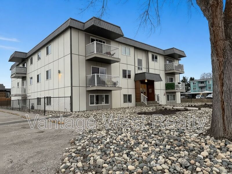 Kelowna Condo: 303-235 Husch Rd