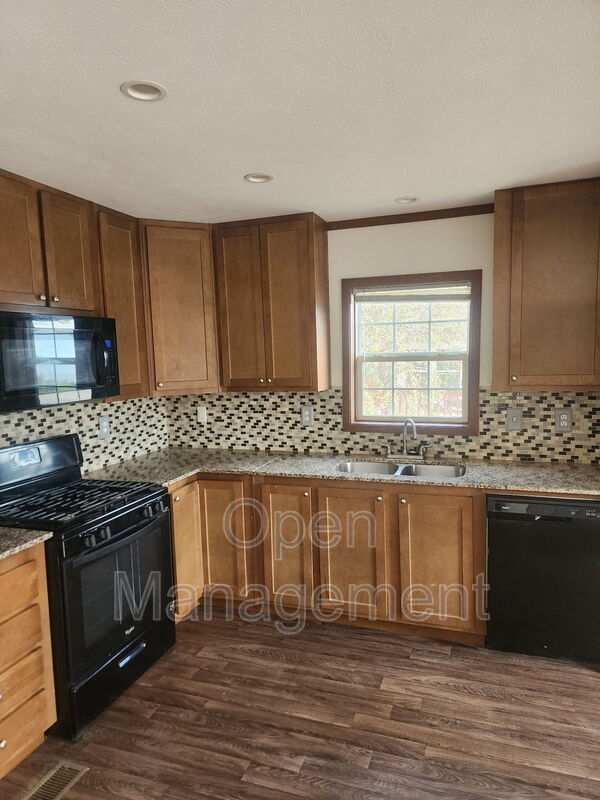 Huxley House: 511 East 1st Street