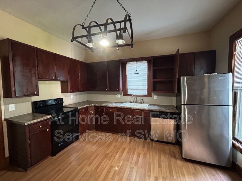 Springfield House: 818 W Monroe Terrace