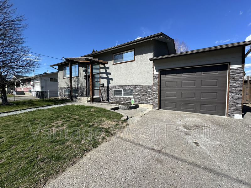 West Kelowna House: 270a Keithley Rd