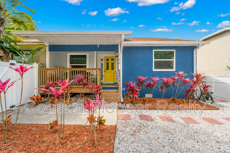 Tarpon Springs House: 124 Anclote Rd