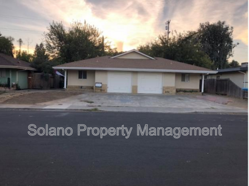 Vacaville House: 579 Fir St