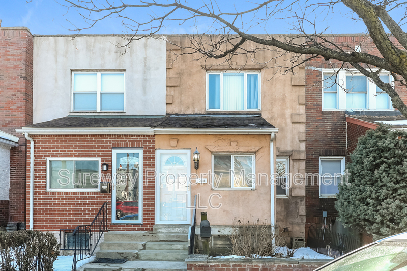 Philadelphia Townhome: 1004 W Oregon Ave