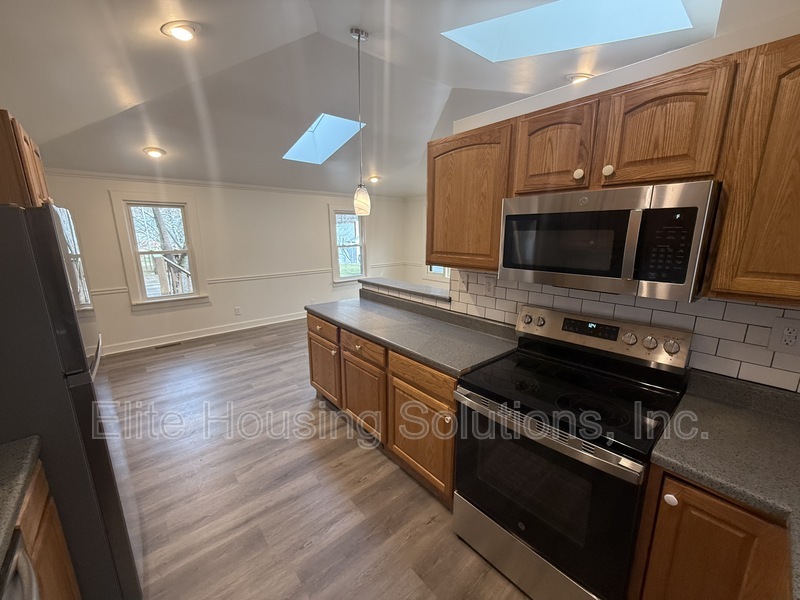 Marion House: 1068 Matson Dr