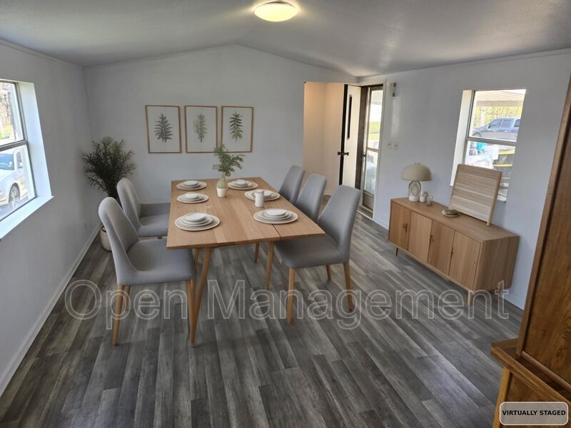 Bloomington House: 900 N. Curry Pike