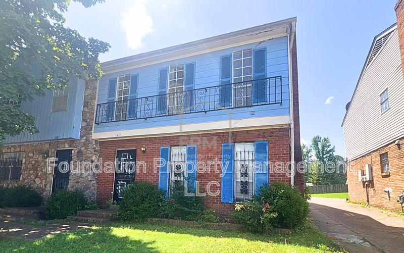 Memphis House: 1317 Royal Oaks Cove
