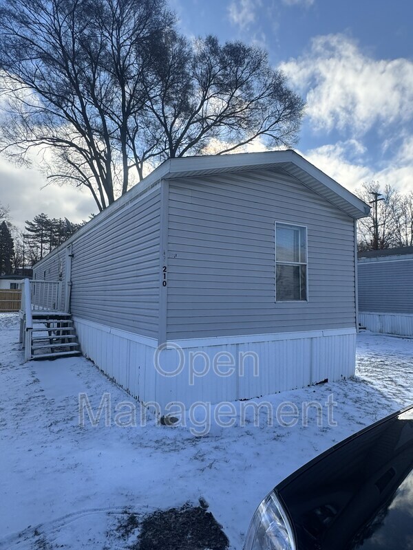 Jackson House: 301 Mantle Ave