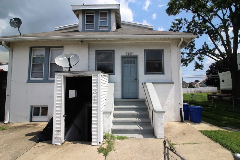Dundalk Condo: 1957 Snyder Ave