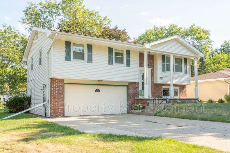 Des Moines House: 5315 Merced St