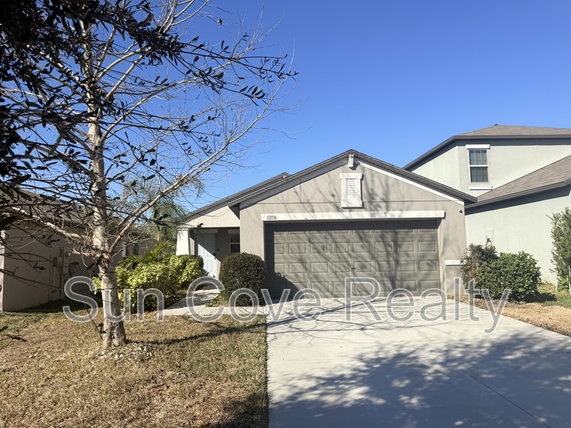 Riverview House: 12136 Miracle Mile Dr