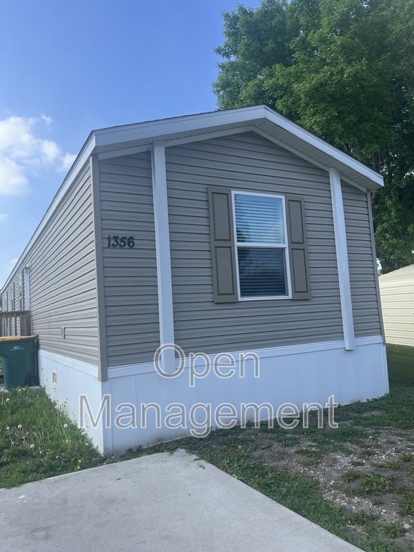 Fargo House: 825 1st Ave
