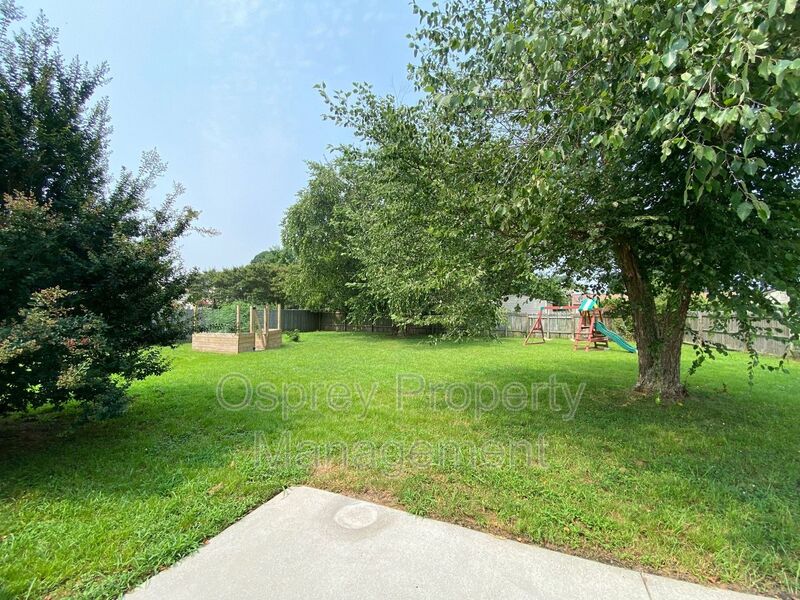 Charming 3-Bedroom Ranch !!