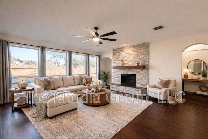 Grand Prarie House: 7236 Tolosa