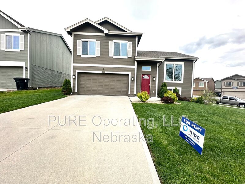 Omaha House: 7605 N 92nd Ave