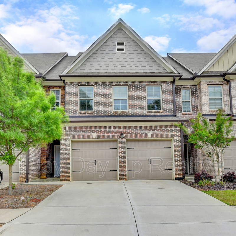 Suwanee House: 5605 Bright Cross Way