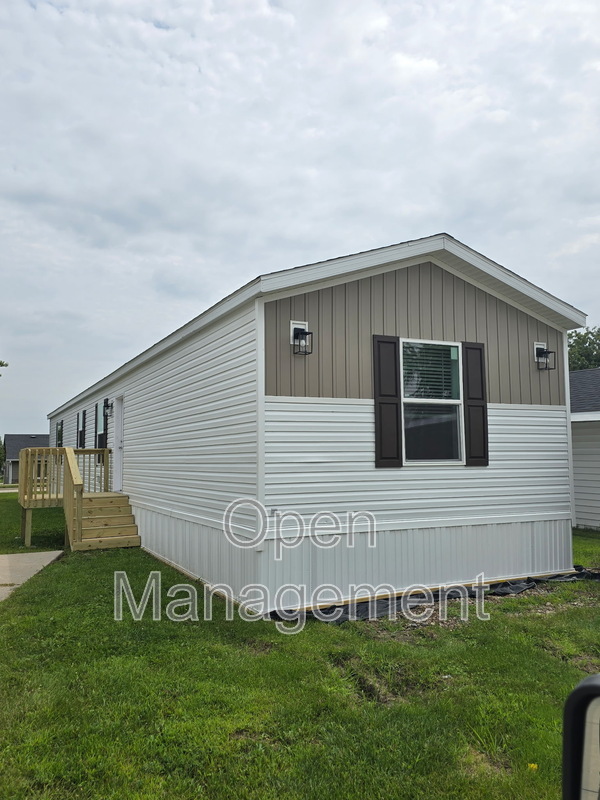 Huxley House: 511 E 1st Street