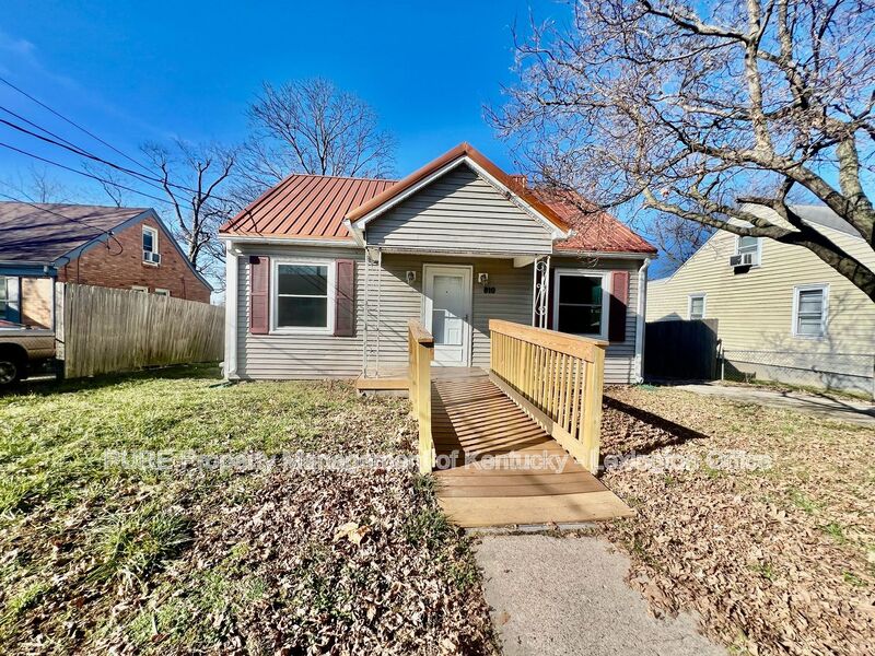 Lexington House: 810 Shelby Avenue